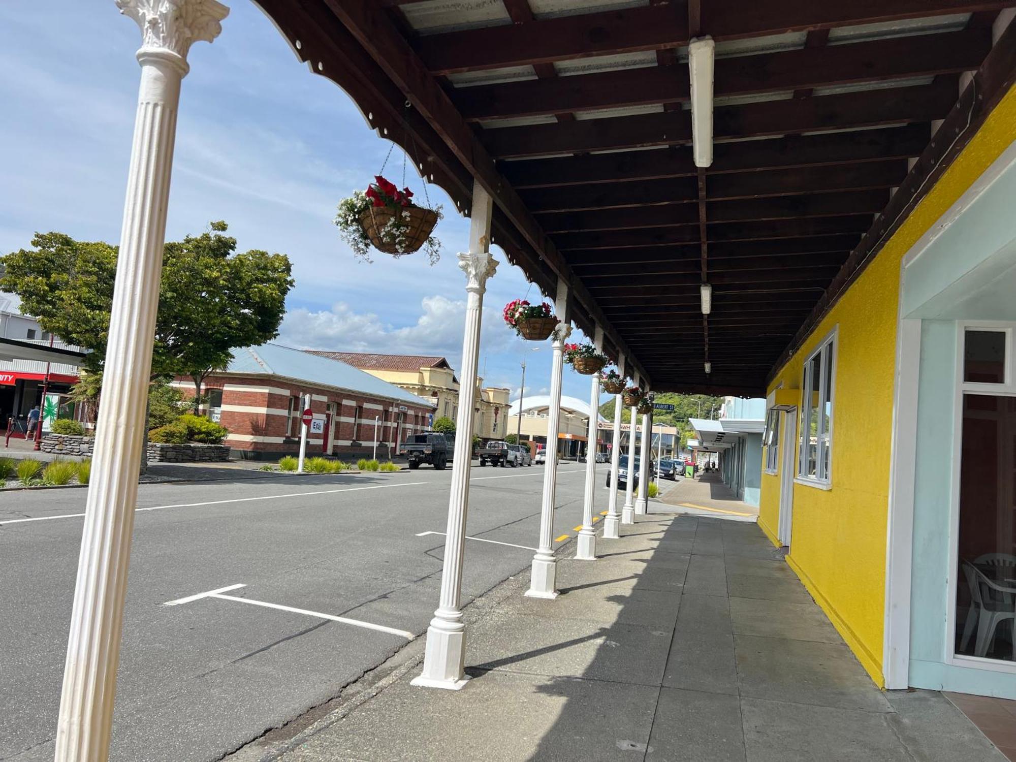 The Duke Hostel Греймут Екстер'єр фото The historic downtown of Half Moon Bay