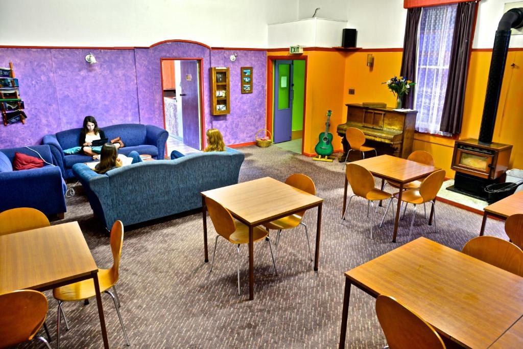 The Duke Hostel Греймут Екстер'єр фото The common room at the hostel